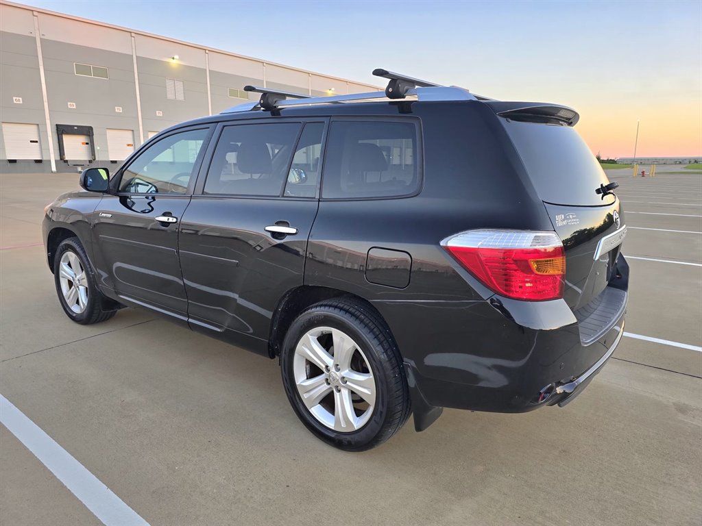 2010 Toyota Highlander - $7,999