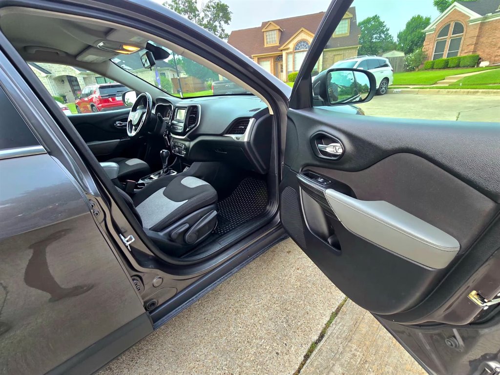 2014 Jeep Cherokee - $6,999