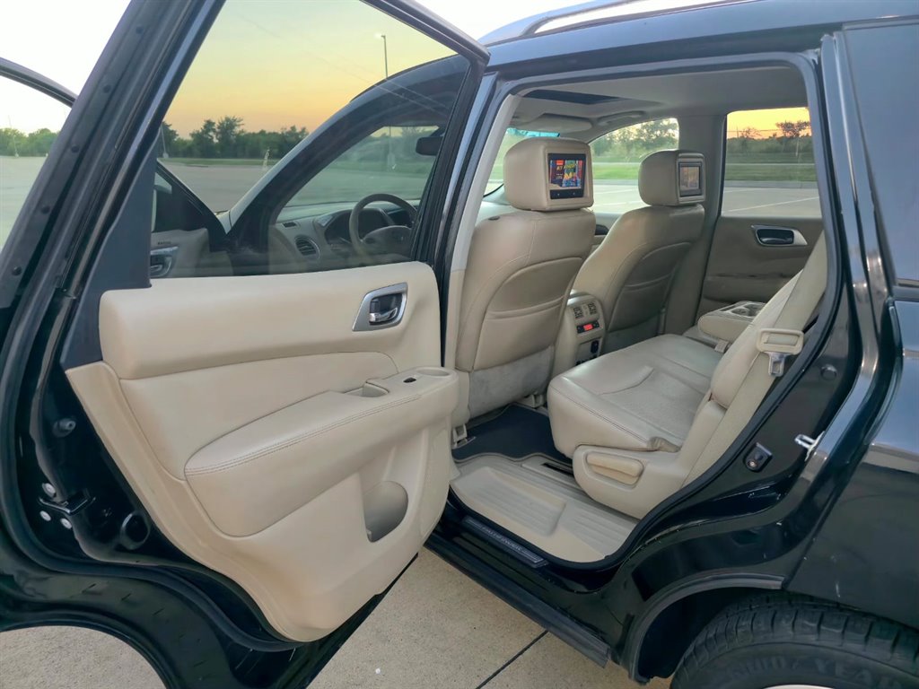 2014 Nissan Pathfinder - $7,999