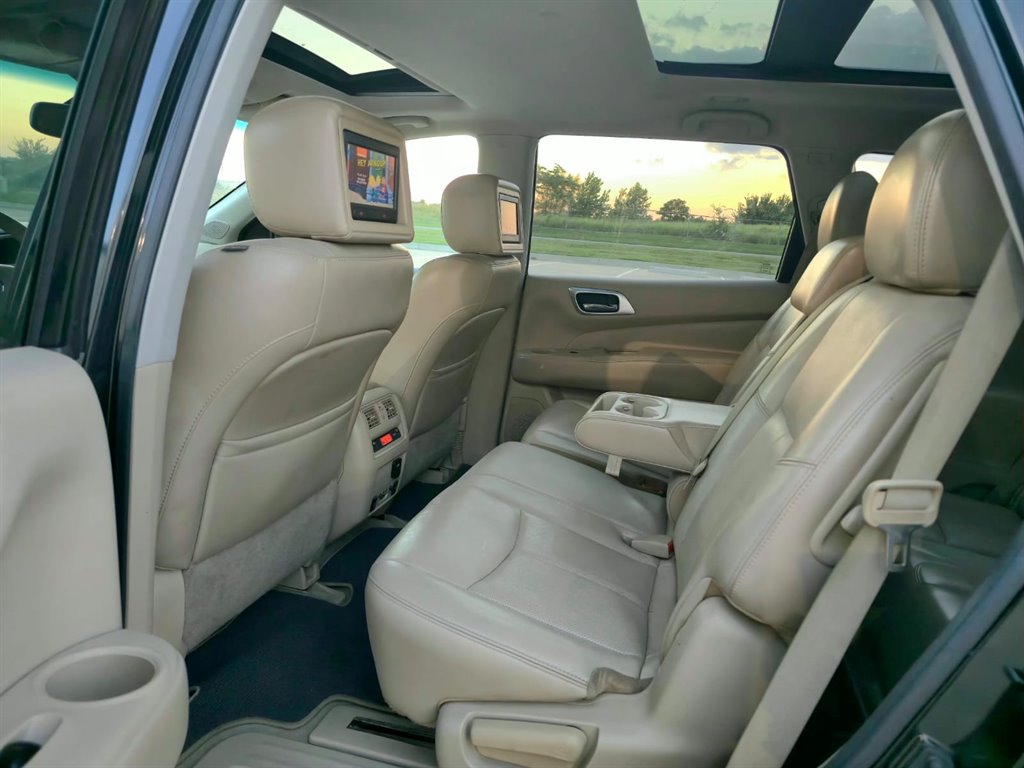 2014 Nissan Pathfinder - $7,999