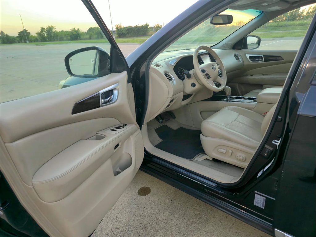 2014 Nissan Pathfinder - $7,999