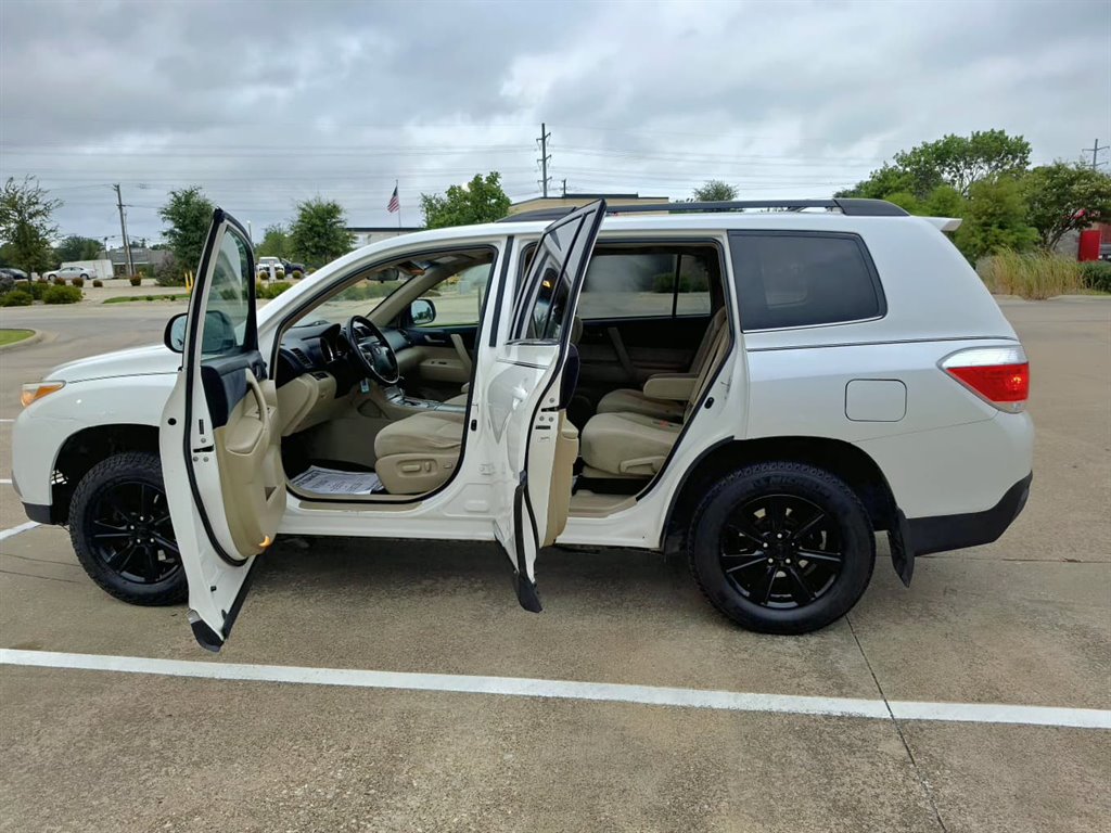 2011 Toyota Highlander - $7,999