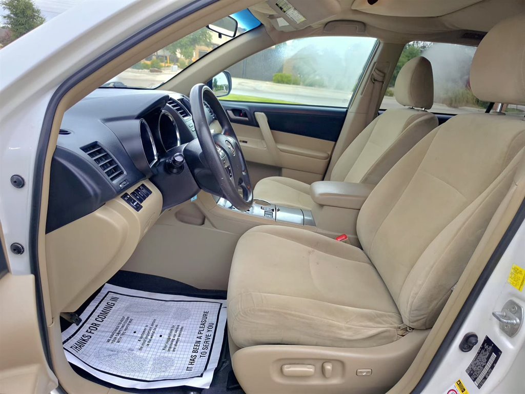 2011 Toyota Highlander - $7,999