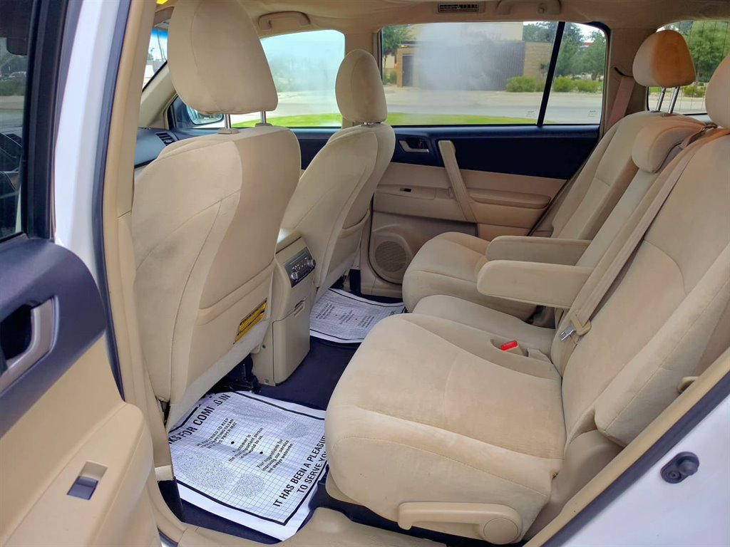 2011 Toyota Highlander - $7,999