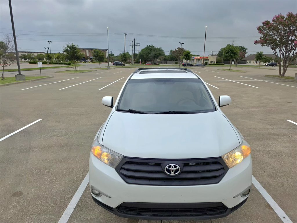 2011 Toyota Highlander - $7,999