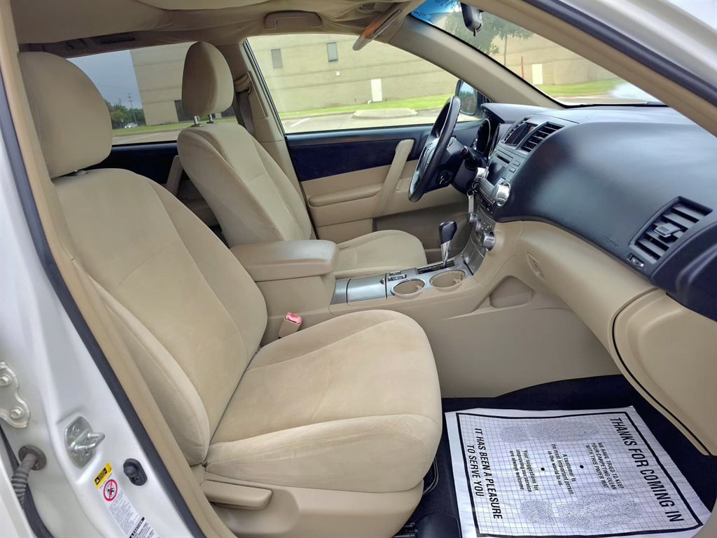 2011 Toyota Highlander - $7,999