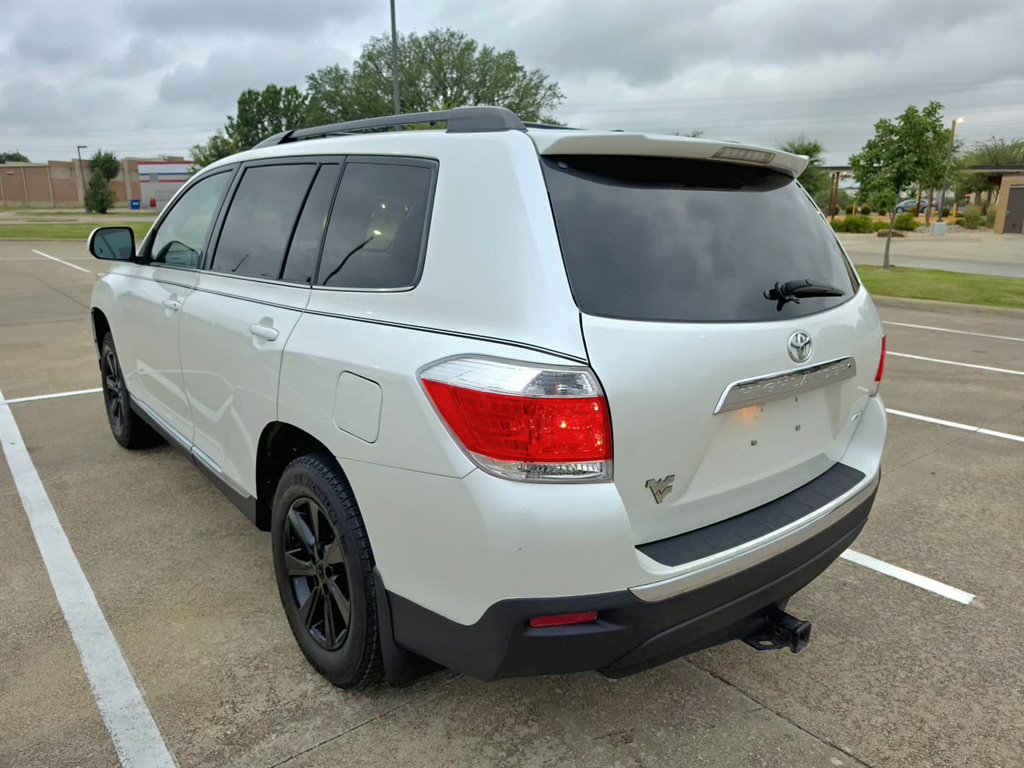 2011 Toyota Highlander - $7,999