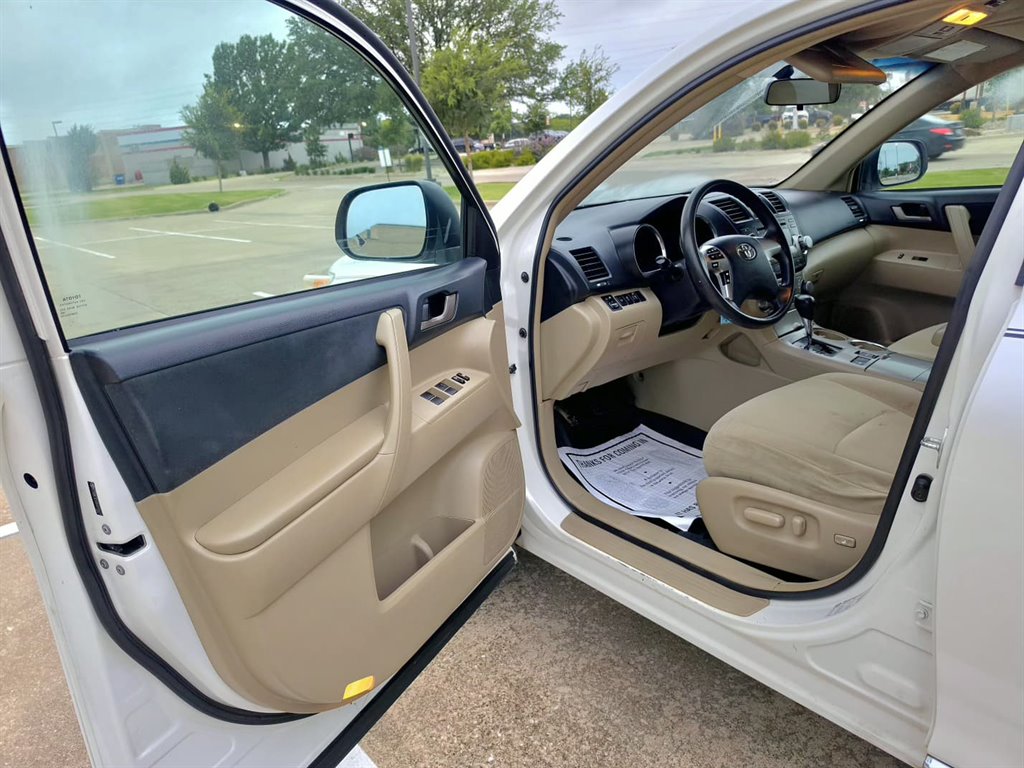 2011 Toyota Highlander - $7,999