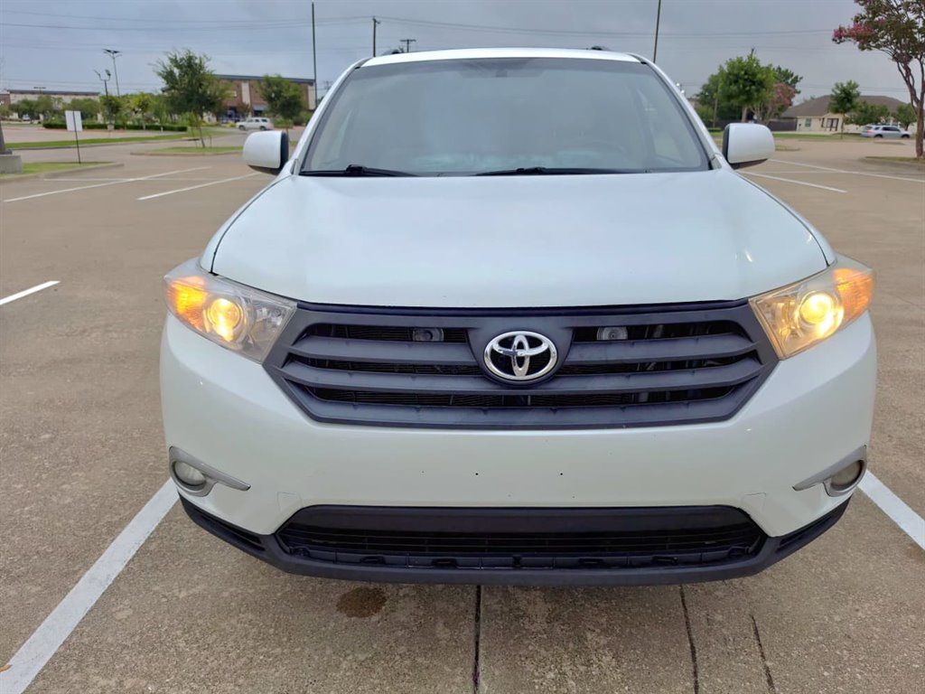 2011 Toyota Highlander - $7,999