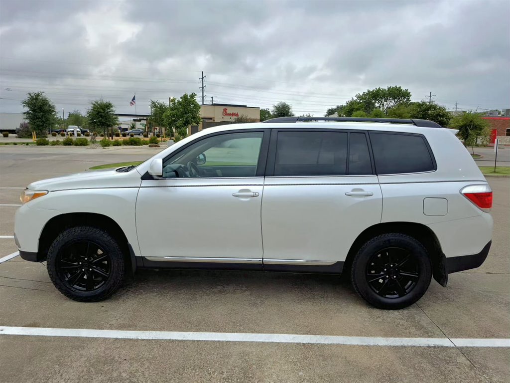 2011 Toyota Highlander - $7,999