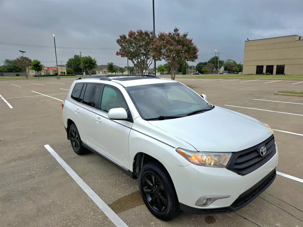 2011 Toyota Highlander - $7,999