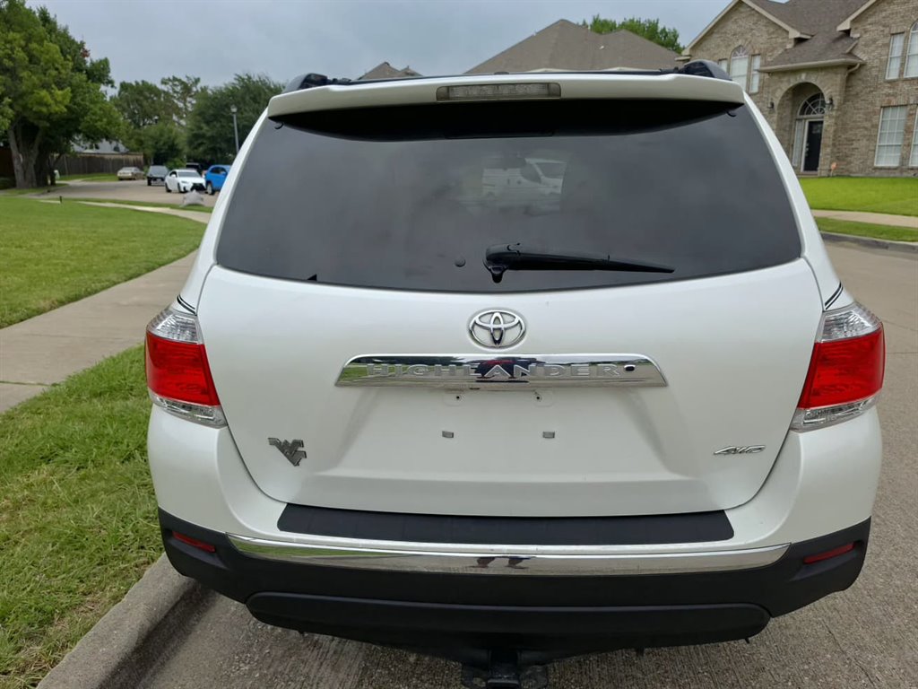 2011 Toyota Highlander - $7,999