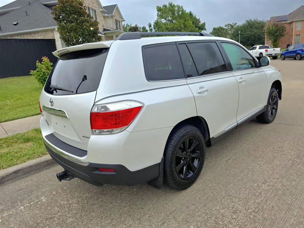 2011 Toyota Highlander - $7,999