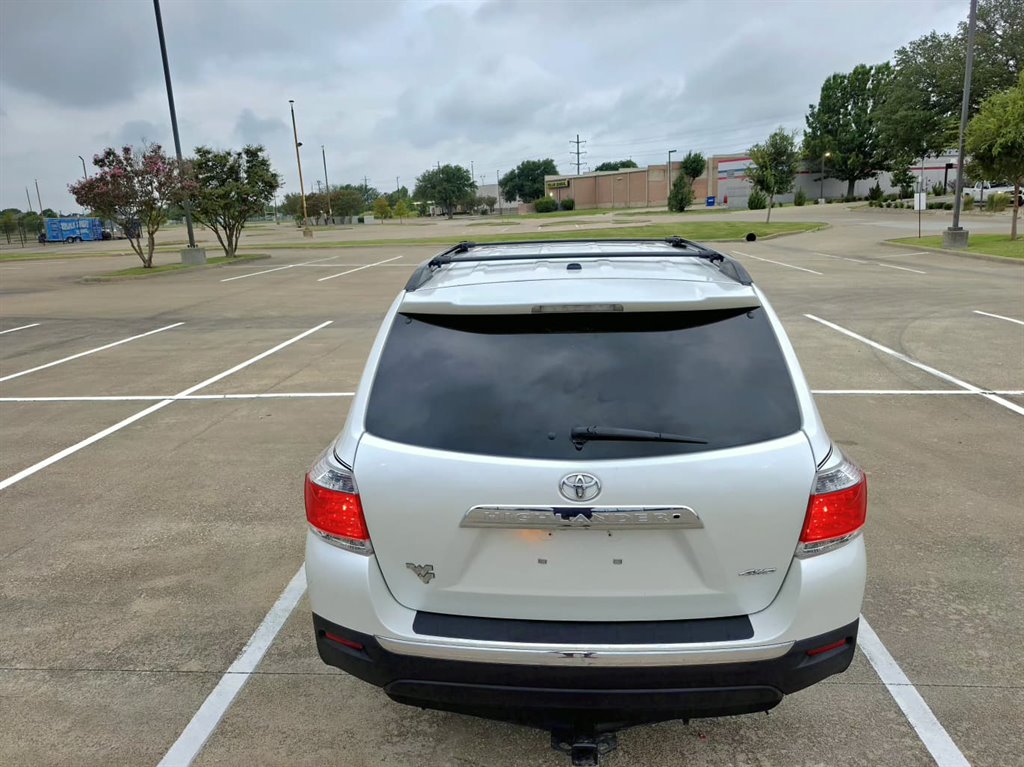 2011 Toyota Highlander - $7,999