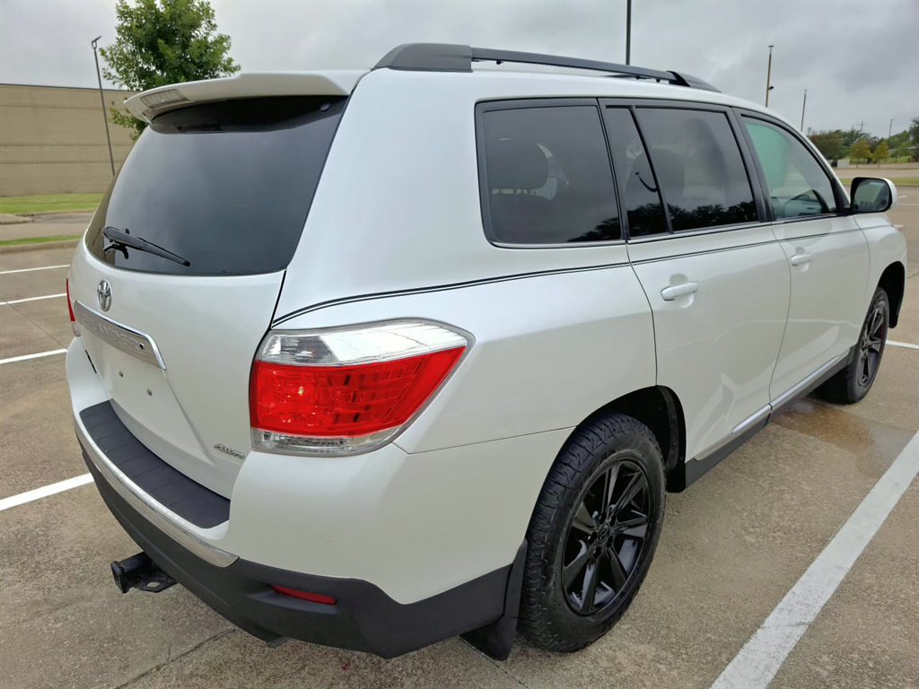 2011 Toyota Highlander - $7,999