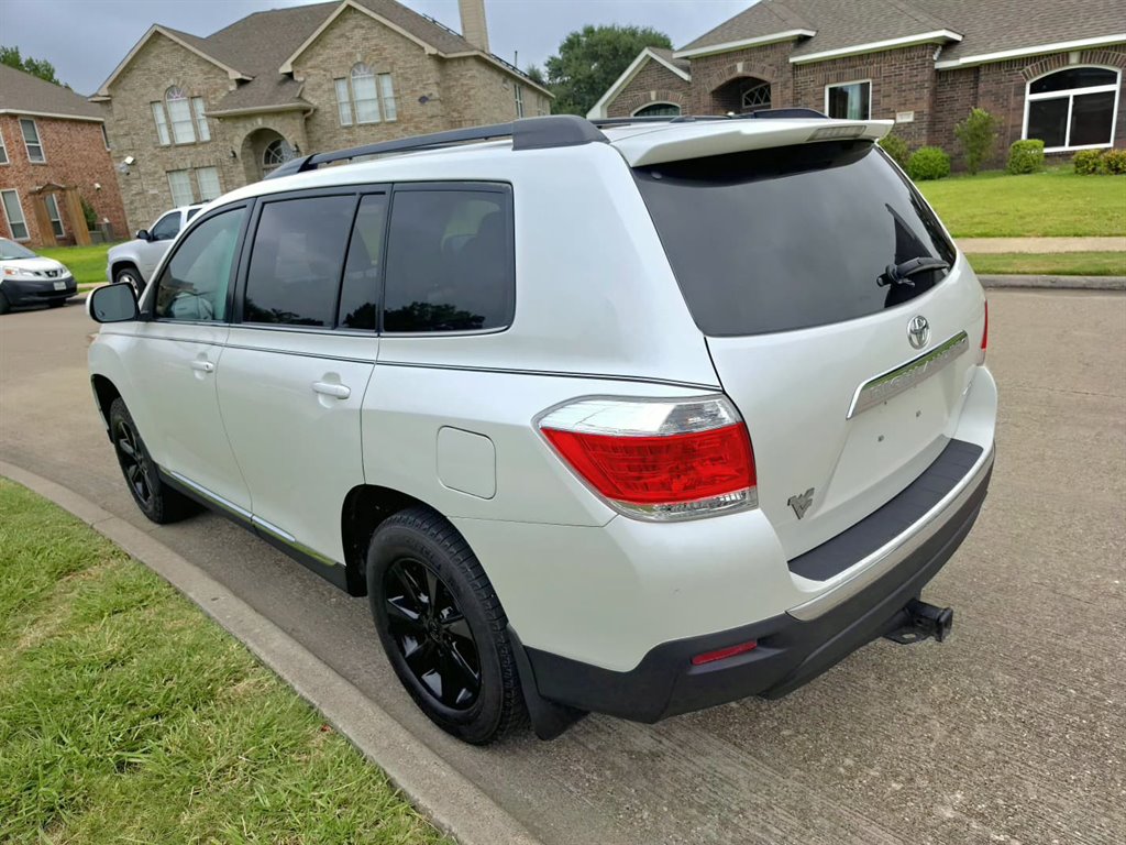 2011 Toyota Highlander - $7,999