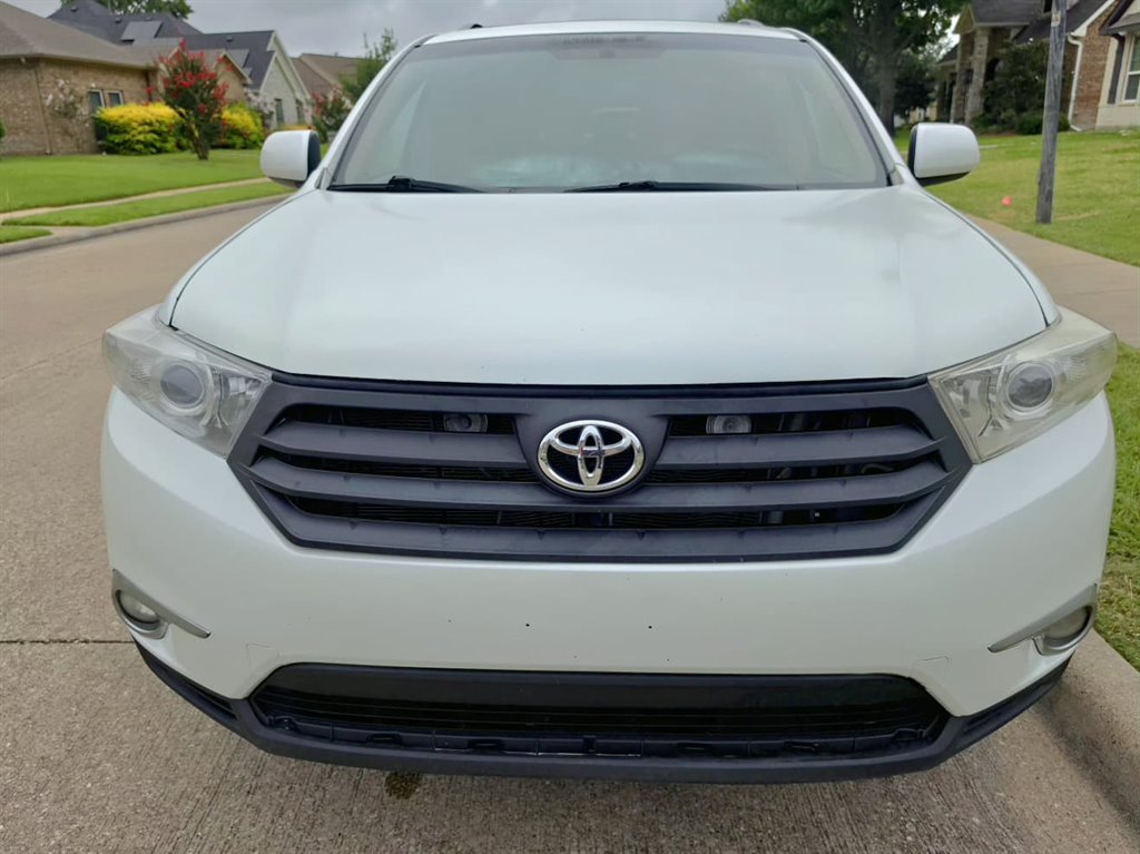 2011 Toyota Highlander - $7,999