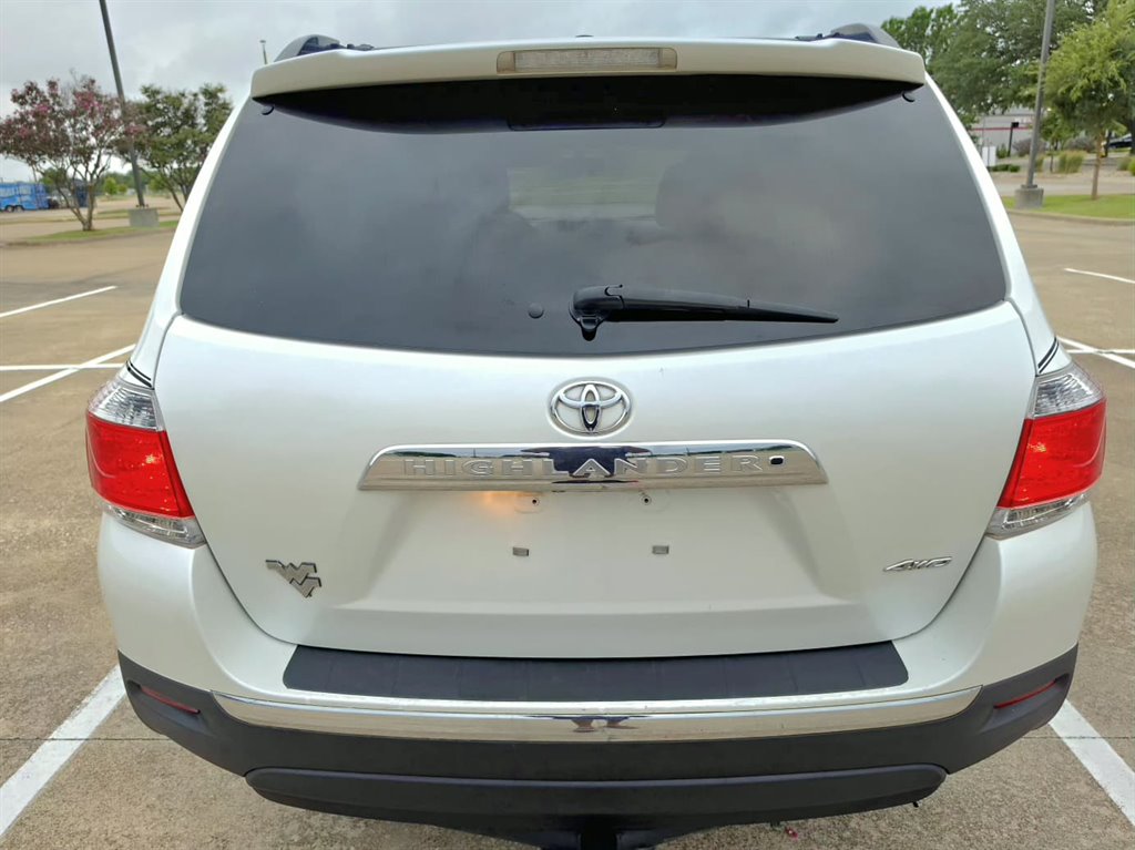 2011 Toyota Highlander - $7,999