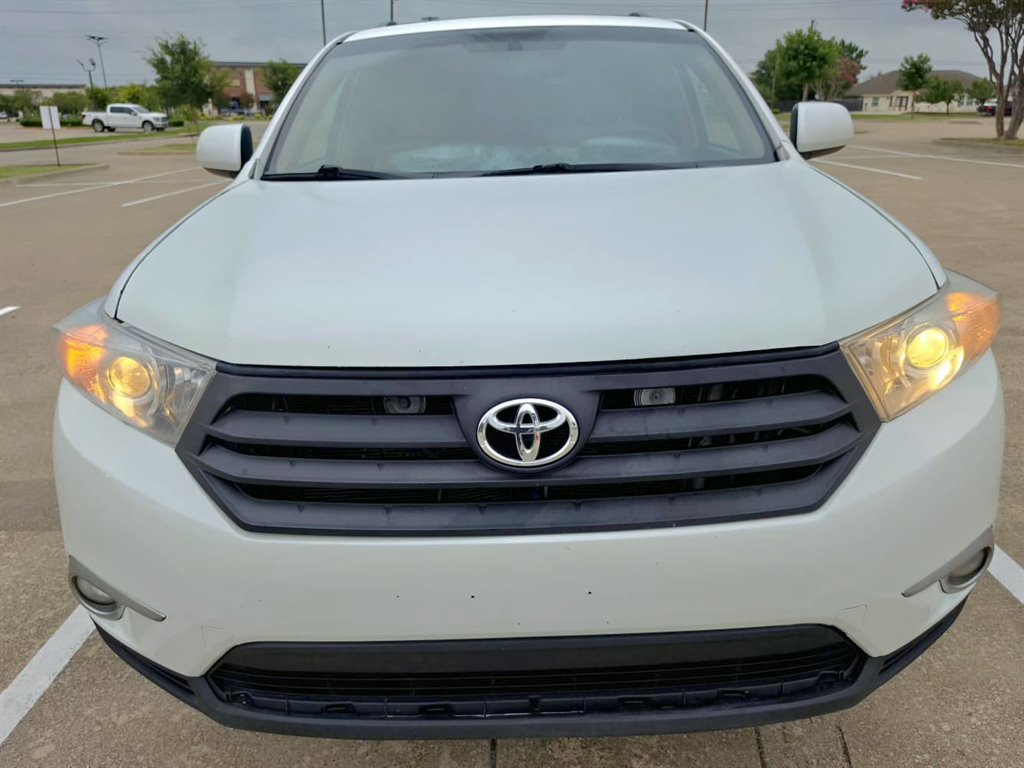 2011 Toyota Highlander - $7,999