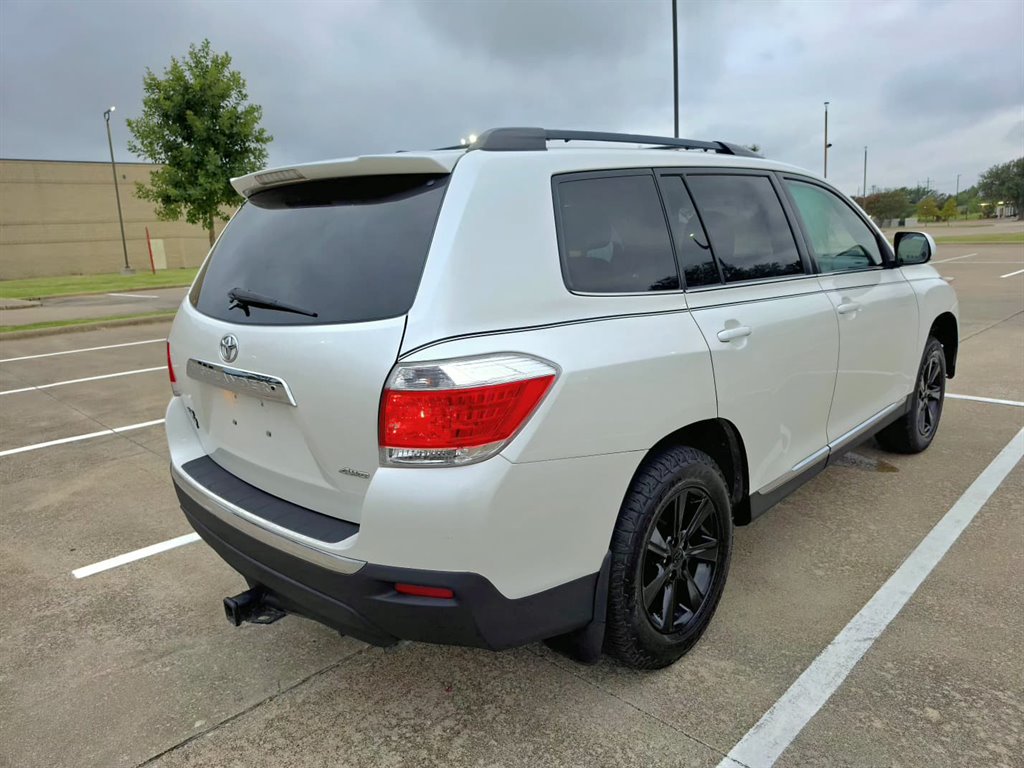 2011 Toyota Highlander - $7,999