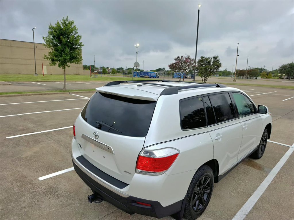2011 Toyota Highlander - $7,999