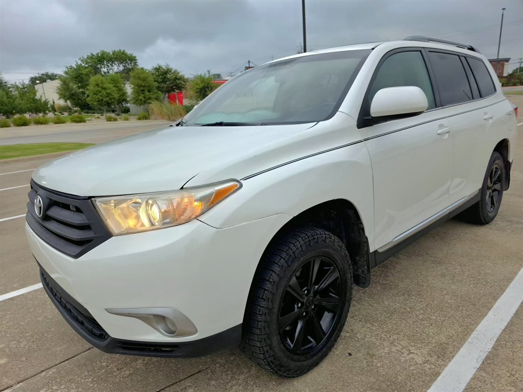 2011 Toyota Highlander - $7,999