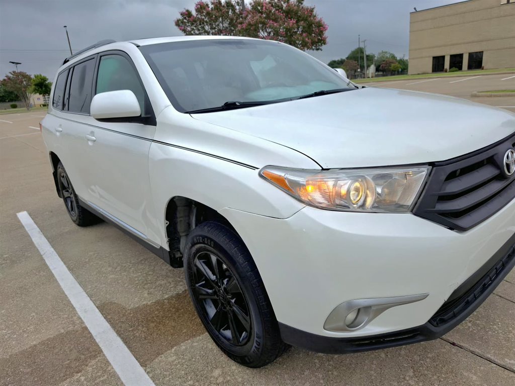 2011 Toyota Highlander - $7,999