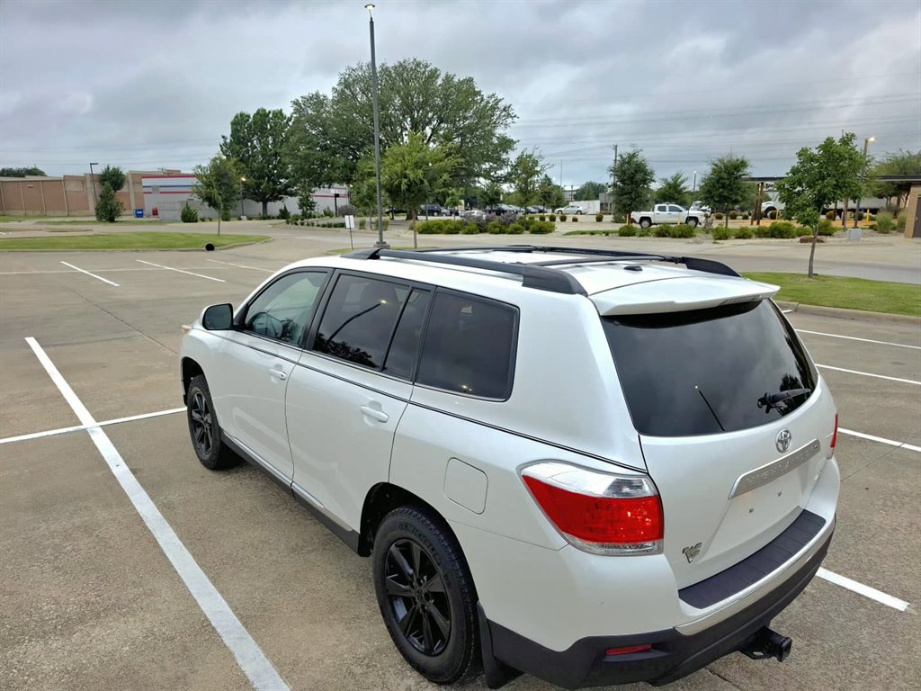 2011 Toyota Highlander - $7,999