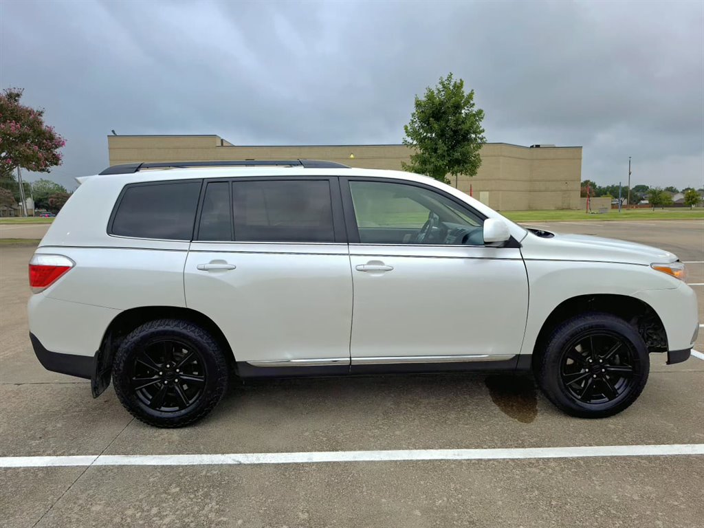 2011 Toyota Highlander - $7,999