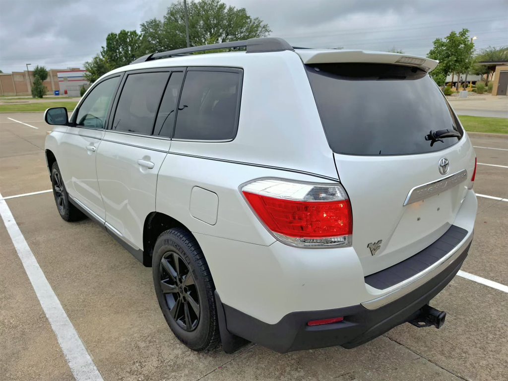 2011 Toyota Highlander - $7,999