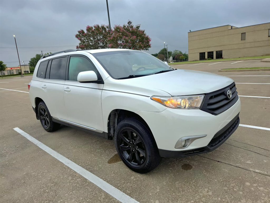 2011 Toyota Highlander - $7,999