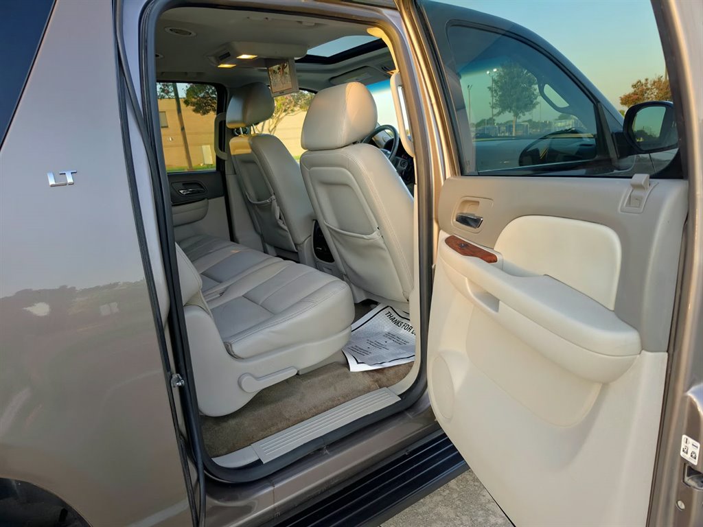 2014 Chevrolet Suburban - $6,999