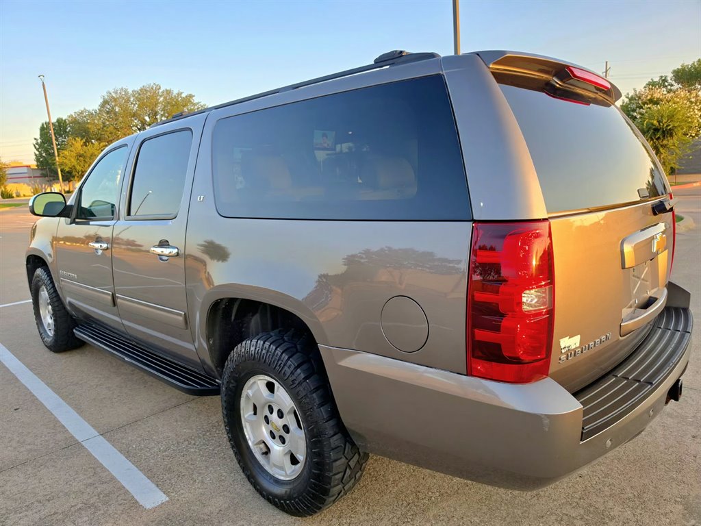 2014 Chevrolet Suburban - $6,999