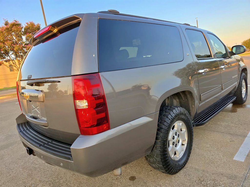 2014 Chevrolet Suburban - $6,999