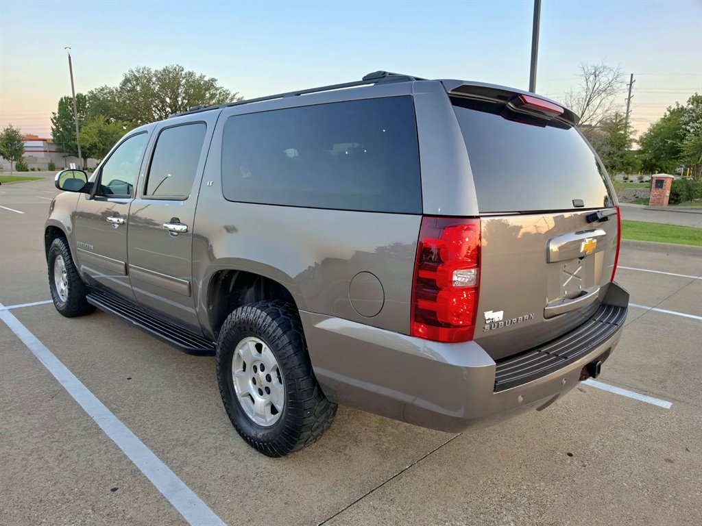 2014 Chevrolet Suburban - $6,999