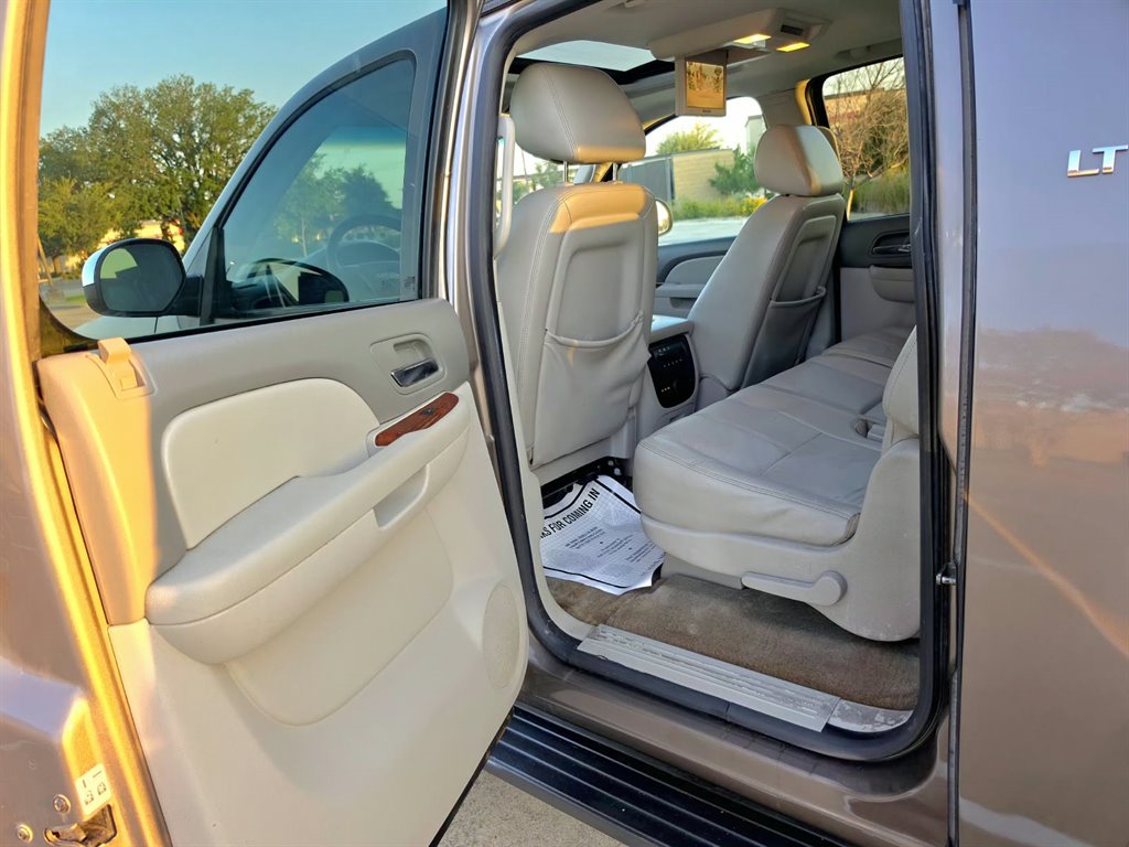 2014 Chevrolet Suburban - $6,999
