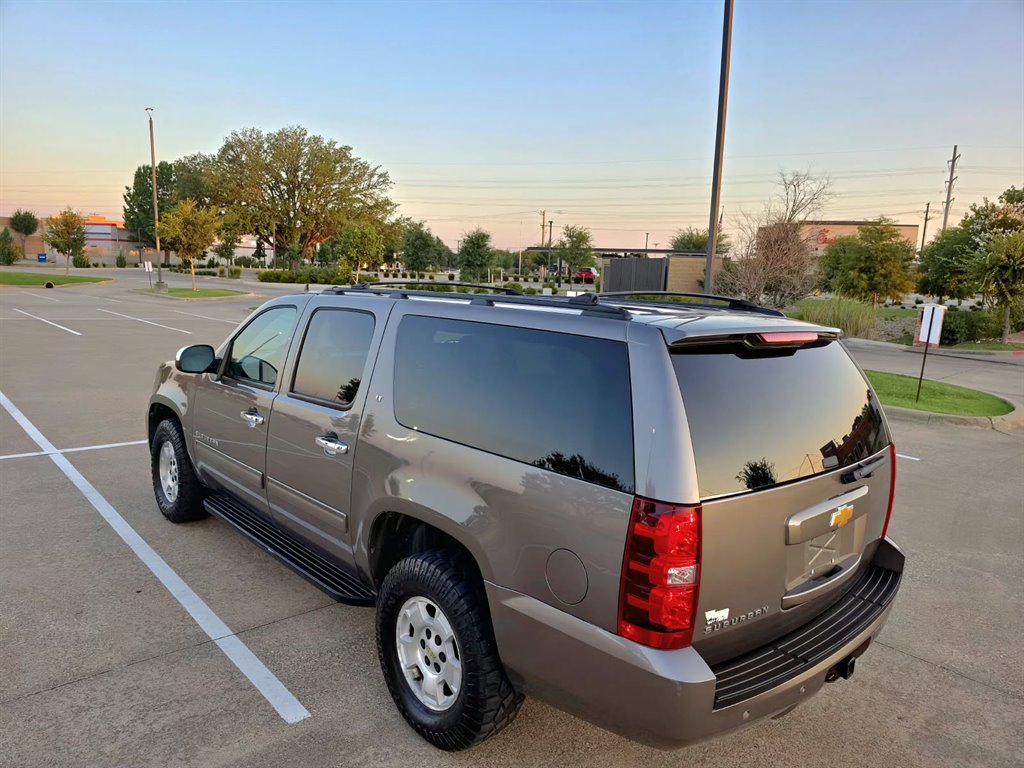 2014 Chevrolet Suburban - $6,999