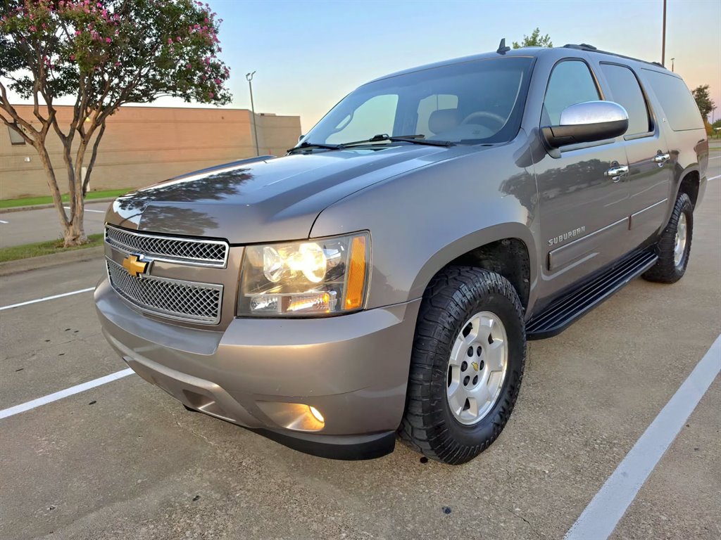 2014 Chevrolet Suburban - $6,999