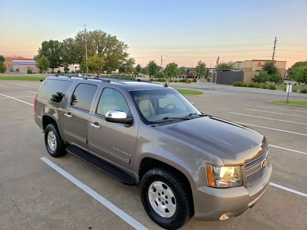 2014 Chevrolet Suburban - $6,999