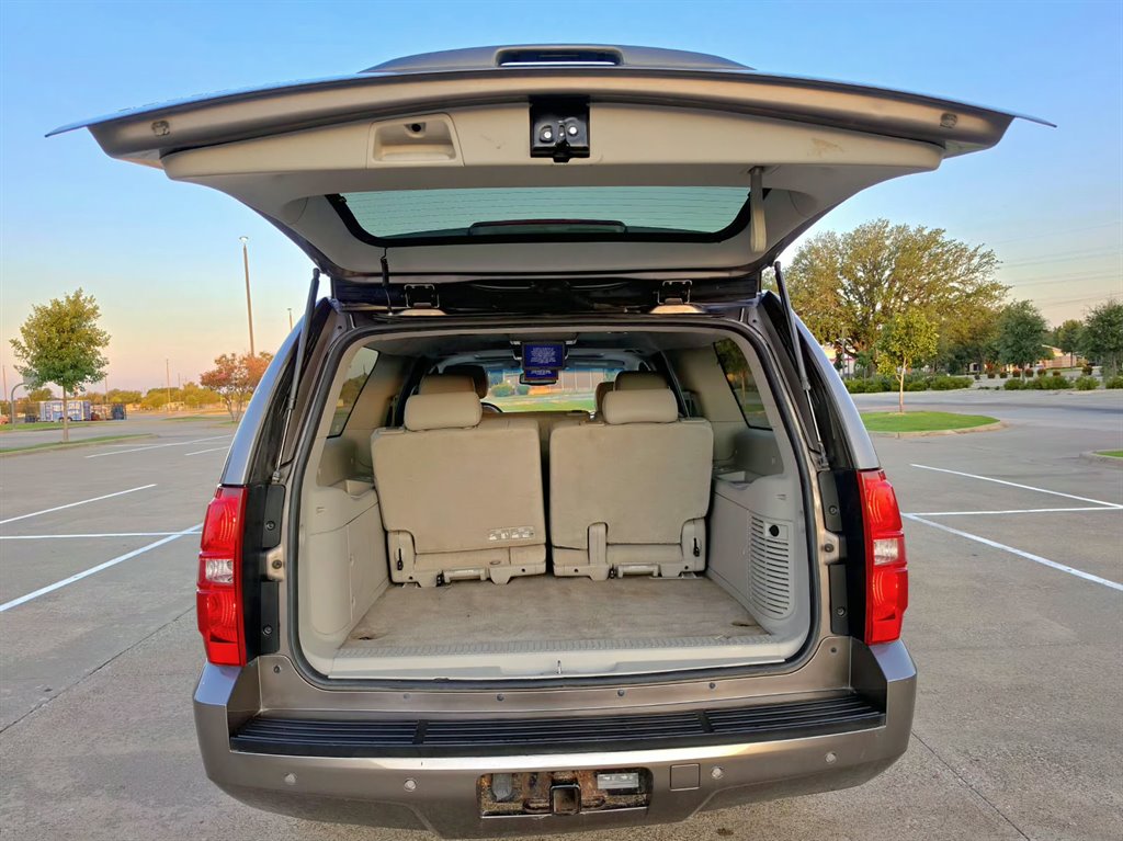 2014 Chevrolet Suburban - $6,999