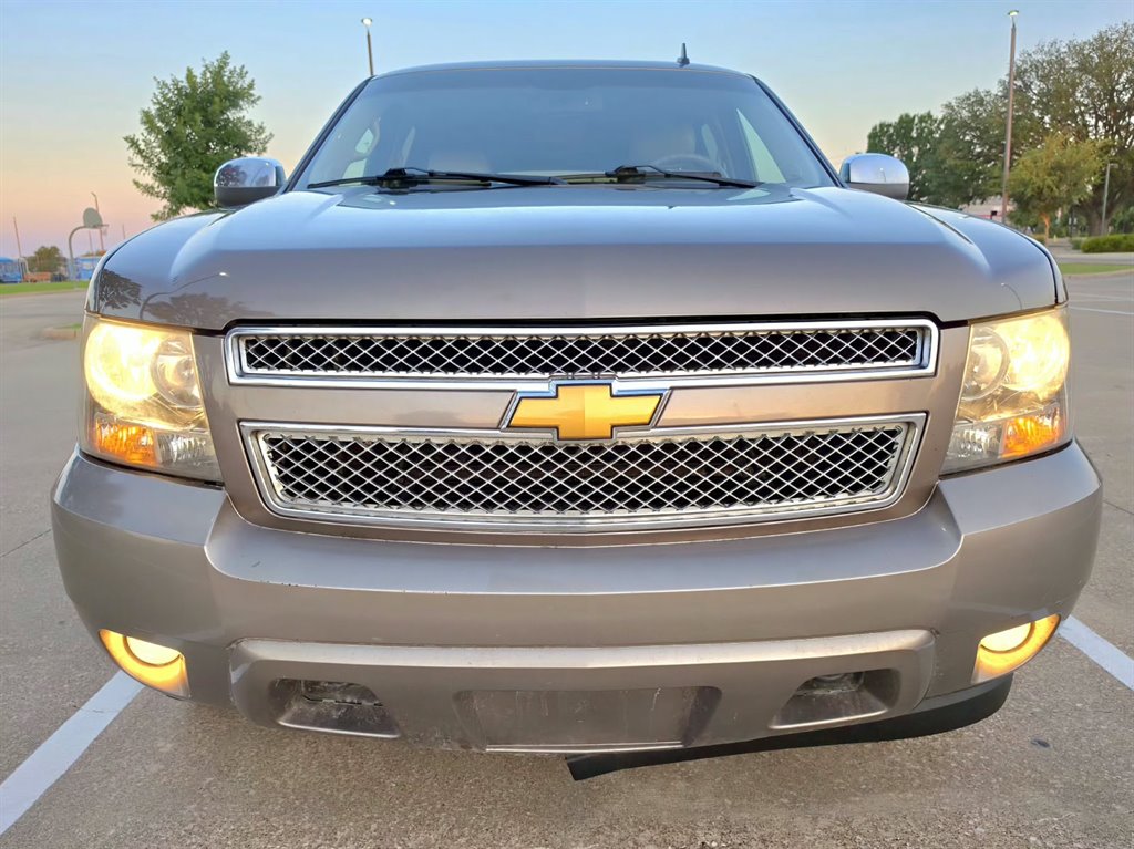 2014 Chevrolet Suburban - $6,999