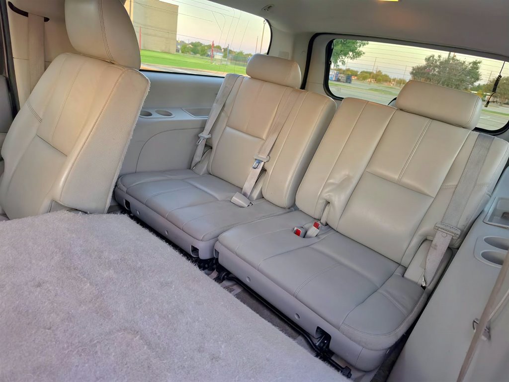 2014 Chevrolet Suburban - $6,999