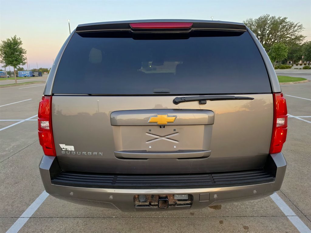 2014 Chevrolet Suburban - $6,999