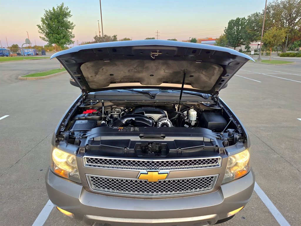 2014 Chevrolet Suburban - $6,999