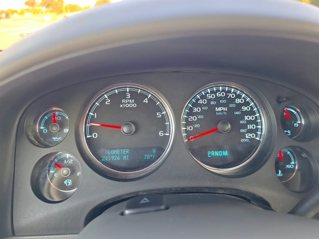 2014 Chevrolet Suburban - $6,999