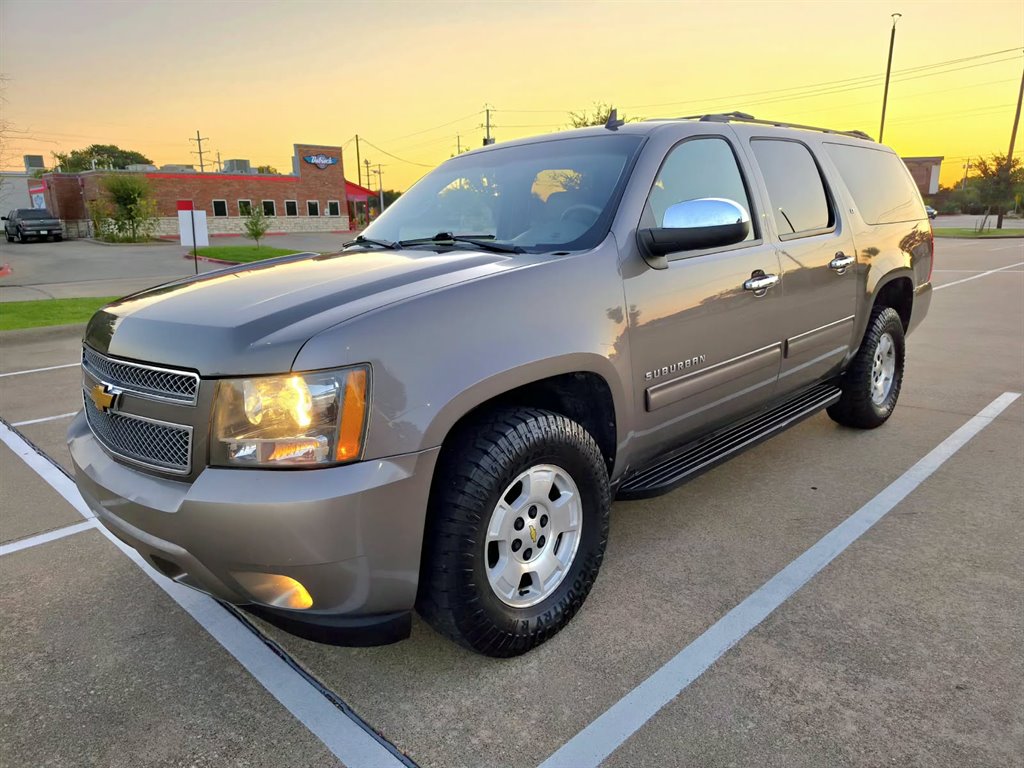 2014 Chevrolet Suburban - $6,999