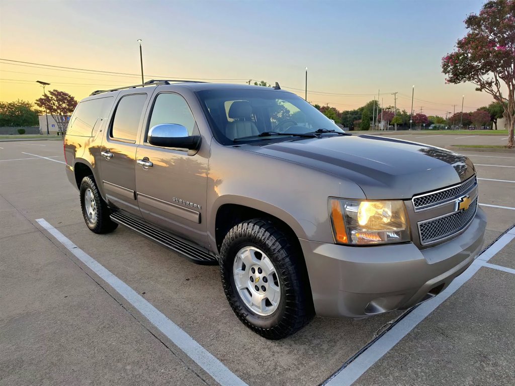 2014 Chevrolet Suburban - $6,999