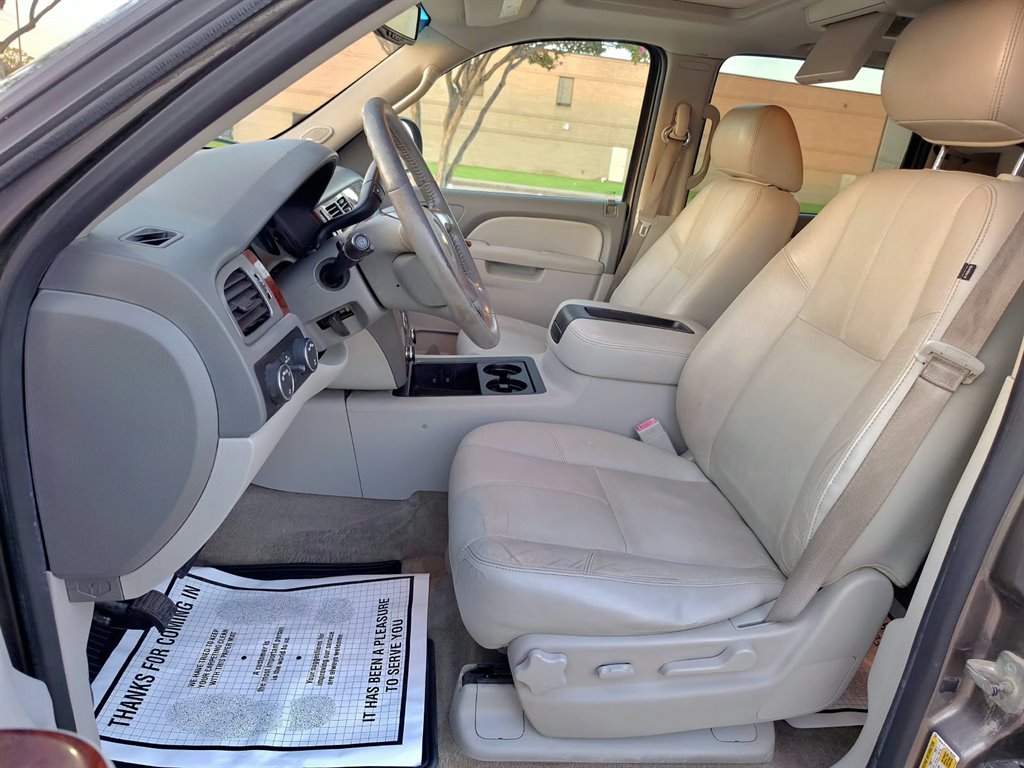 2014 Chevrolet Suburban - $6,999