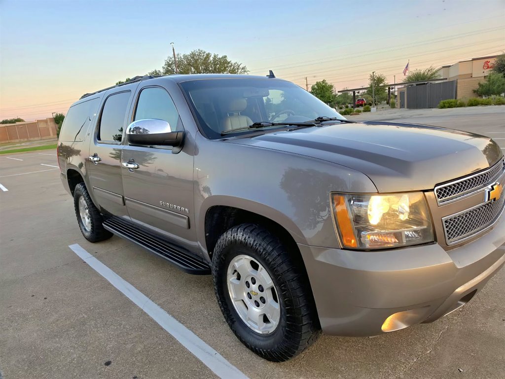2014 Chevrolet Suburban - $6,999