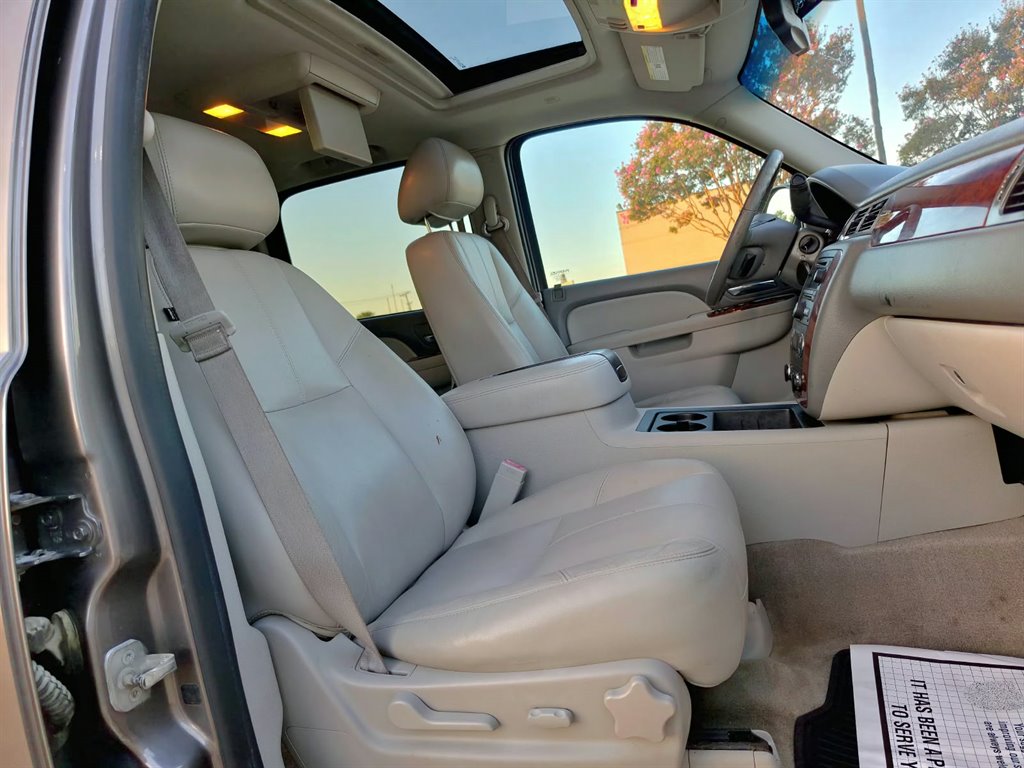2014 Chevrolet Suburban - $6,999